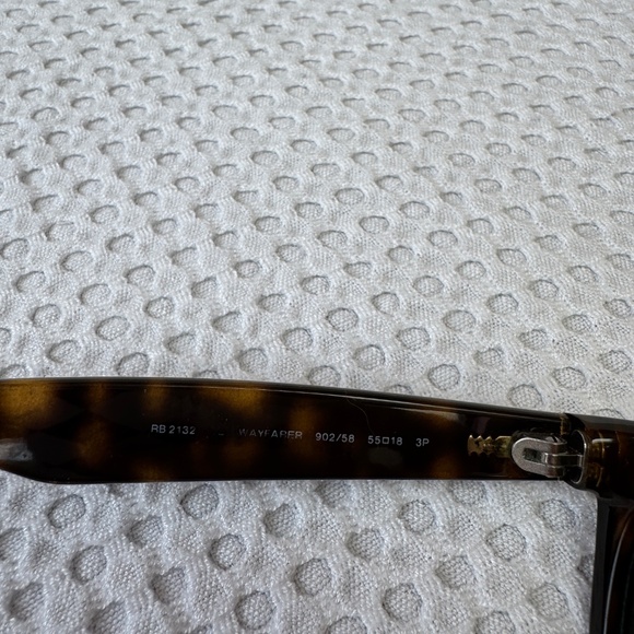 Classic Ray-Ban Wayfarers Polarized - Picture 6 of 9